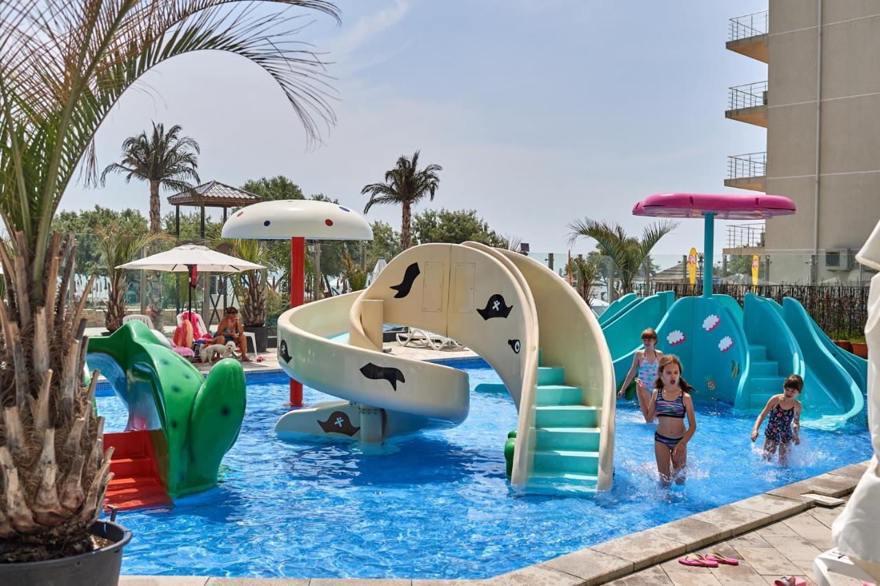 Sunrise Aparthotel Pool & Spa Mamaia Nord Navodari Bagian luar foto
